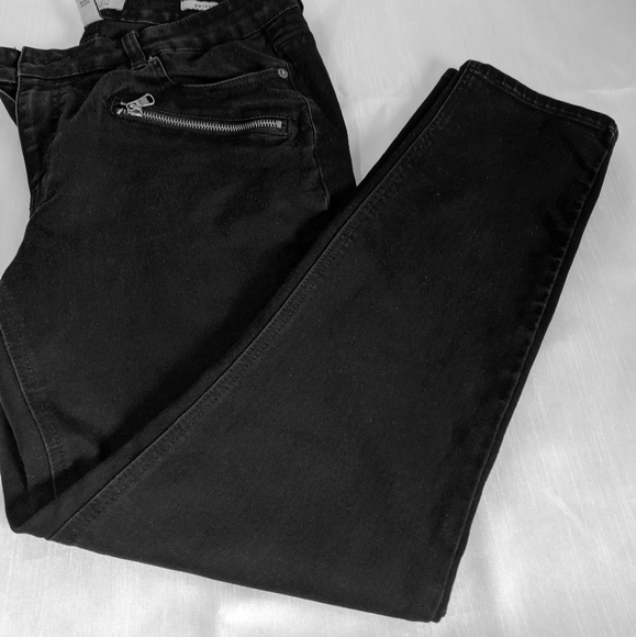 Kenneth Cole Reaction Skinny Jeans - Picture 1 of 8